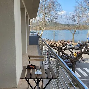Jasalpi único Delante Del De Apartamento